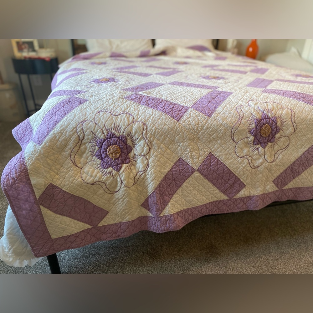 Handmade Lavender Quilt with large Flowers! 74”/92” - Picture 9 of 9